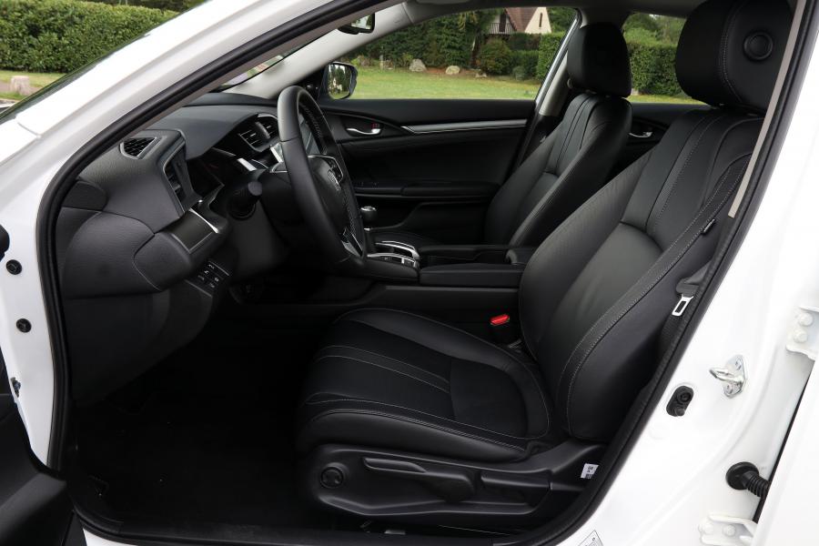 Интерьер Honda Civic Sedan (FC1) 2016 года  (WW) (фото 38 из 40)